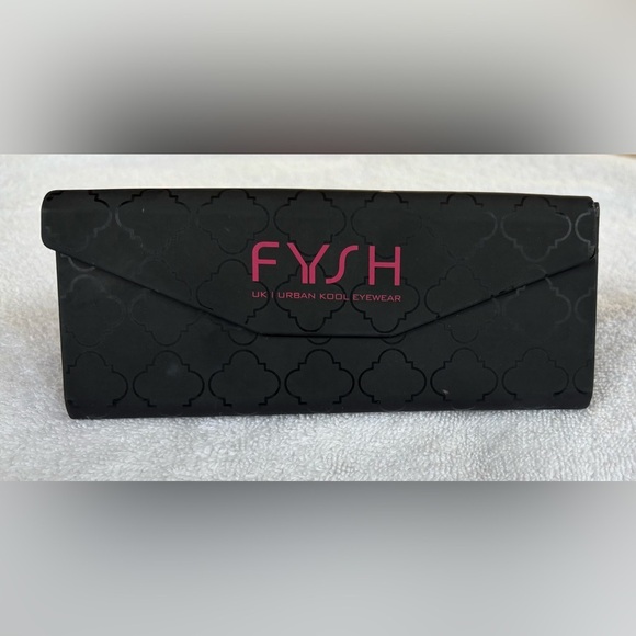 FYSH UK Urban Kool Eyewear Black & Pink Unisex Clamshell Glasses Case - Picture 1 of 9